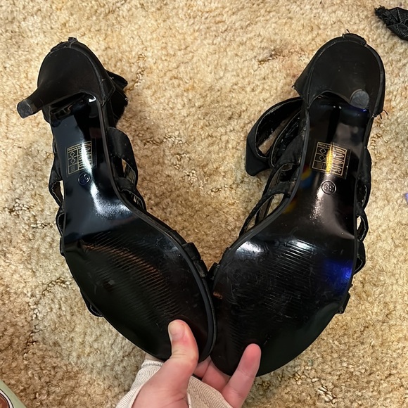 Heels - Picture 2 of 2